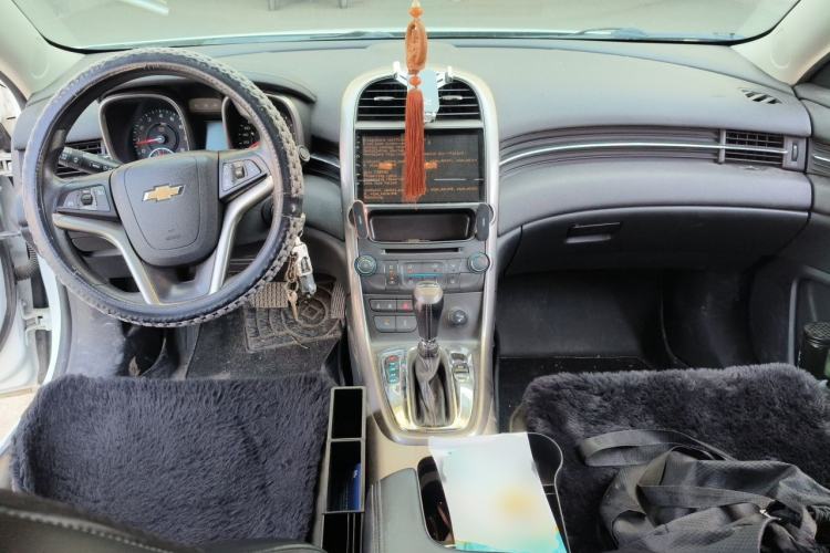 Used Chevrolet Malibu 2014 1.6T Automatic Comfort Edition Center Console