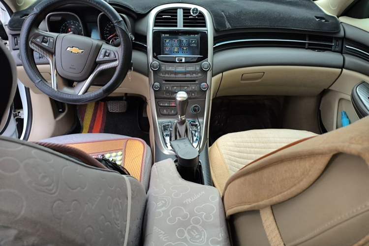 Used Chevrolet Malibu 2014 2.0L Automatic Luxury Edition Center Console