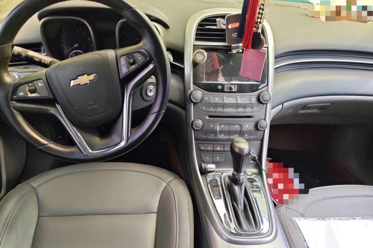 Used Chevrolet Malibu 2014 2.0L Automatic Luxury Edition Center Console
