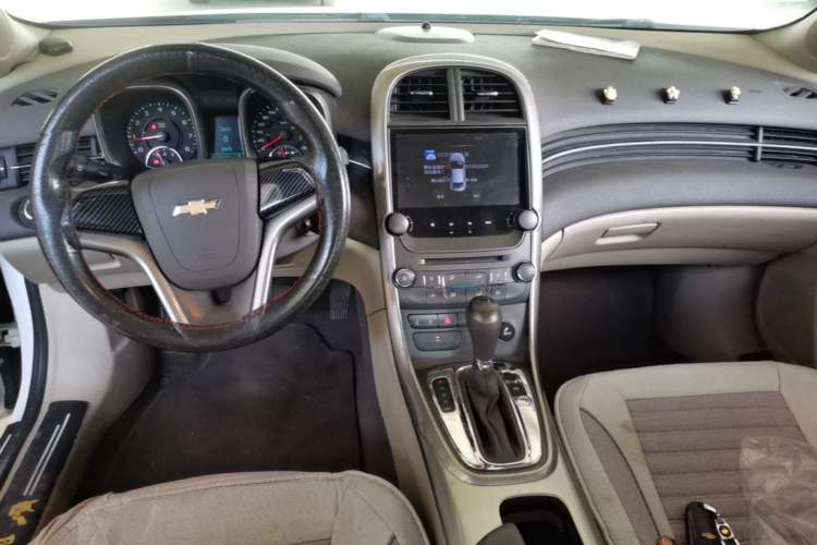 Used Chevrolet Malibu 2014 2.0L Automatic Comfort Edition Center Console