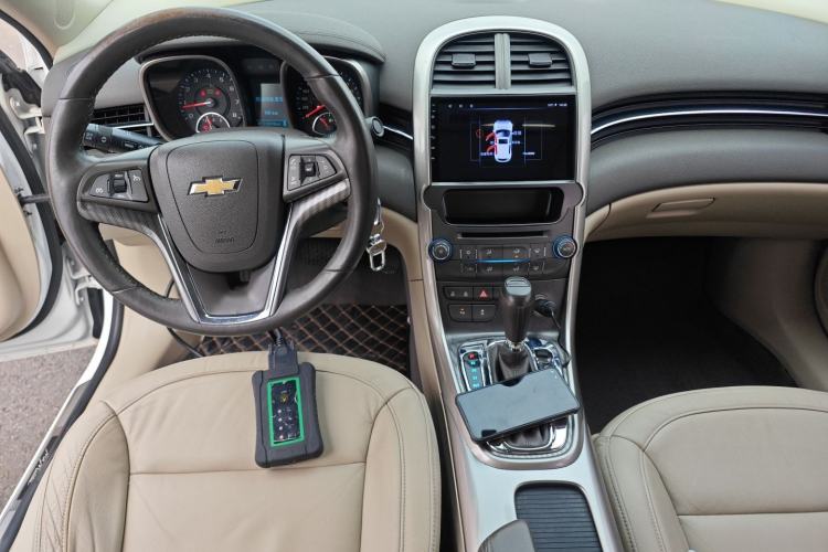 Used Chevrolet Malibu 2014 2.4L Automatic Luxury Edition Center Console
