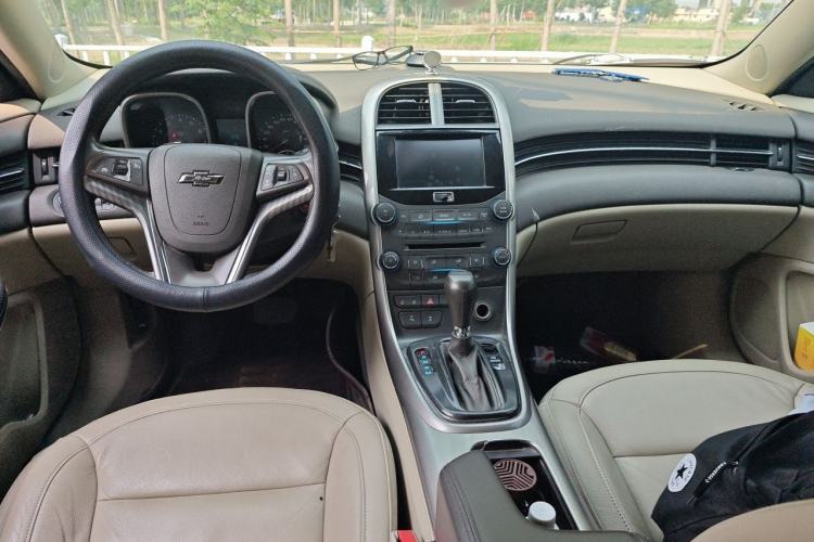 Used Chevrolet Malibu 2014 2.0L Automatic Luxury Edition Center Console
