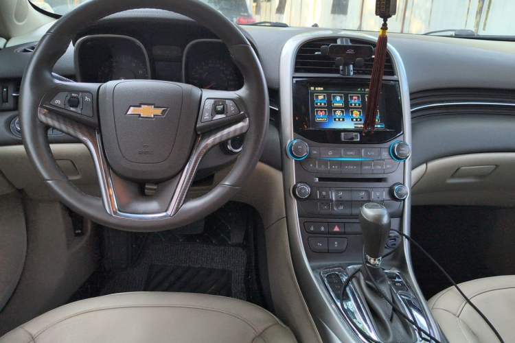 Used Chevrolet Malibu 2014 2.4L Automatic Luxury Edition Center Console