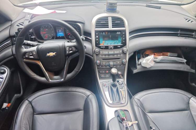 Used Chevrolet Malibu 2014 2.4L Automatic Flagship Edition Center Console