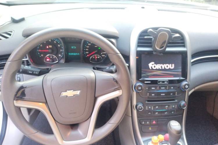 Used Chevrolet Malibu 2014 2.0L Automatic Comfort Edition Center Console