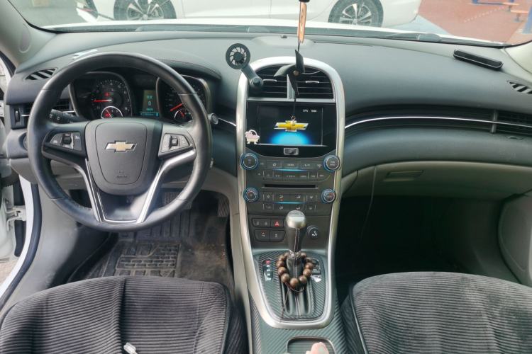 Used Chevrolet Malibu 2014 2.0L Automatic Luxury Edition Center Console