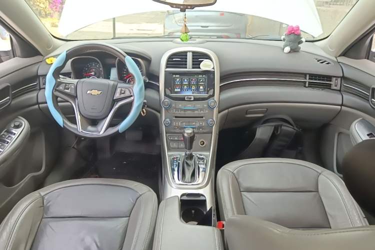 Used Chevrolet Malibu 2014 2.0L Automatic Luxury Edition Center Console
