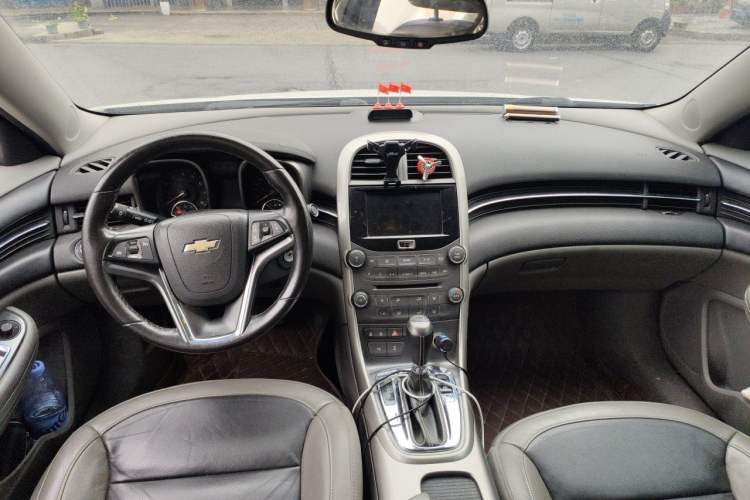 Used Chevrolet Malibu 2014 2.0L Automatic Luxury Edition Center Console