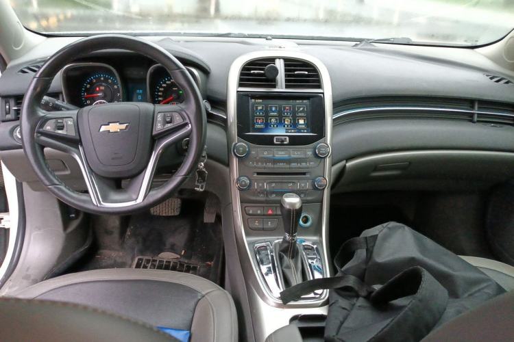 Used Chevrolet Malibu 2014 2.4L Automatic Luxury Edition Center Console