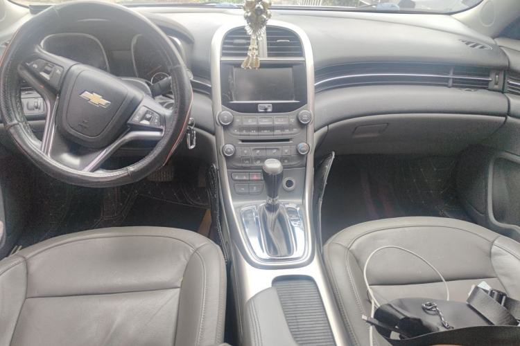 Used Chevrolet Malibu 2014 2.0L Automatic Luxury Edition Center Console