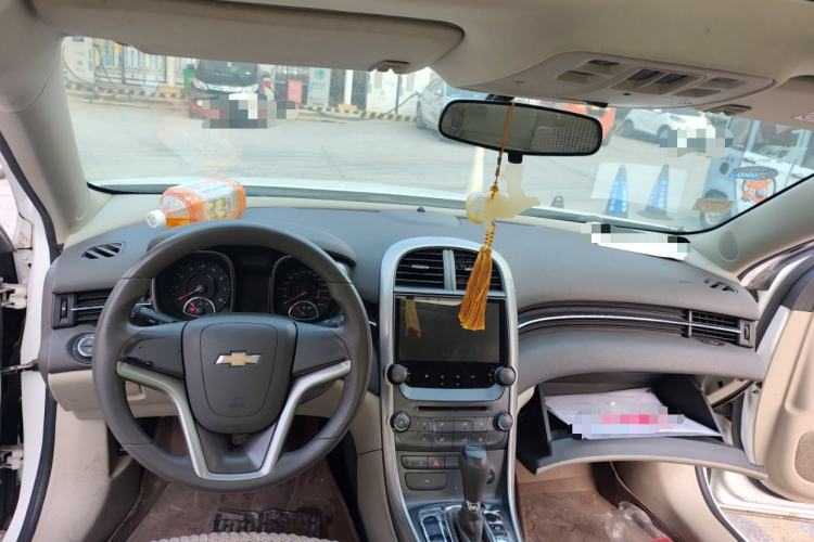 Used Chevrolet Malibu 2014 2.0L Automatic Comfort Edition Center Console