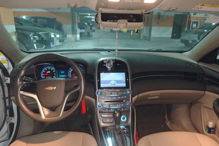 Used Chevrolet Malibu 2014 2.0L Automatic Comfort Edition Center Console