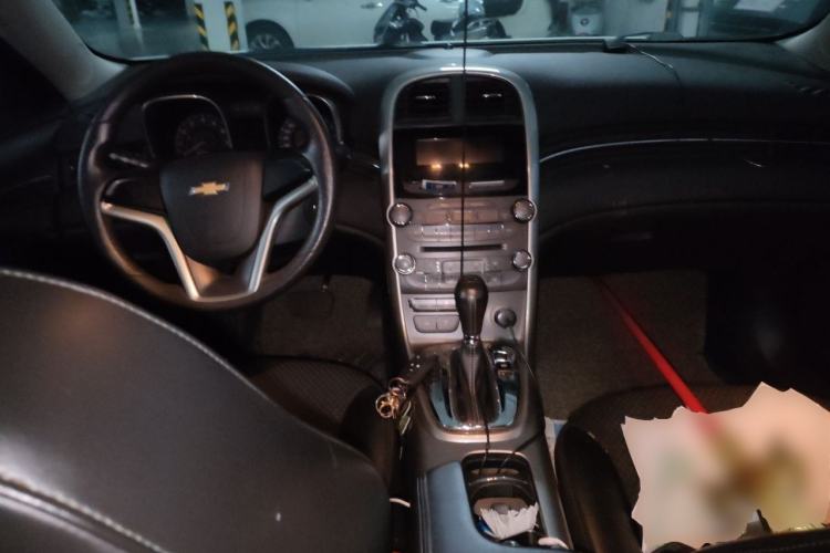 Used Chevrolet Malibu 2014 1.6T Automatic Comfort Edition Center Console