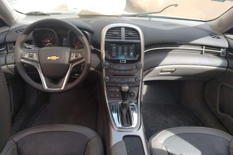 Used Chevrolet Malibu 2014 2.0L Automatic Luxury Edition Center Console