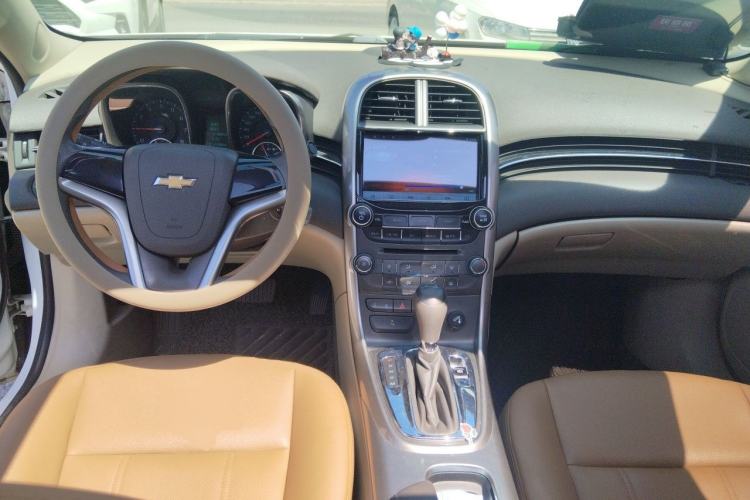 Used Chevrolet Malibu 2014 2.0L Automatic Comfort Edition Center Console