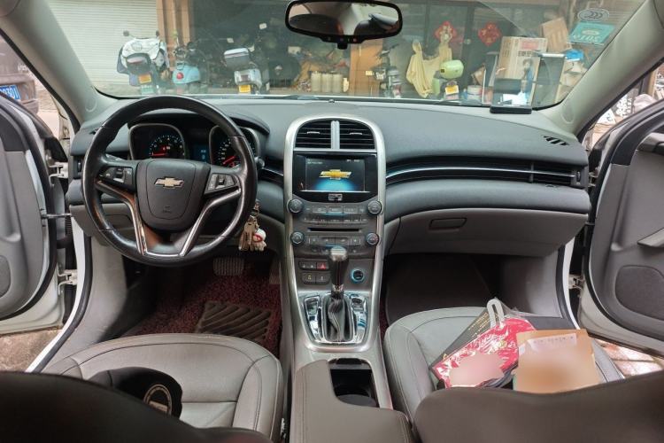 Used Chevrolet Malibu 2014 2.0L Automatic Luxury Edition Center Console