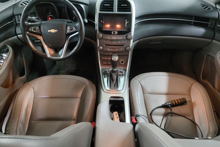 Used Chevrolet Malibu 2014 2.0L Automatic Luxury Edition Center Console
