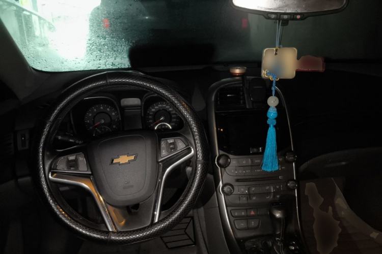 Used Chevrolet Malibu 2014 2.0L Automatic Luxury Edition Center Console