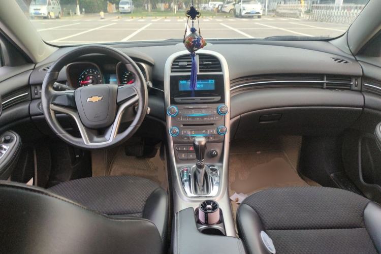 Used Chevrolet Malibu 2014 1.6T Automatic Comfort Edition Center Console