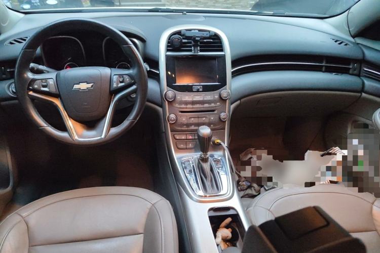 Used Chevrolet Malibu 2014 2.0L Automatic Luxury Edition Center Console