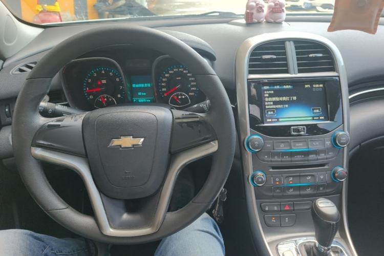 Used Chevrolet Malibu 2014 1.6T Automatic Comfort Edition Center Console