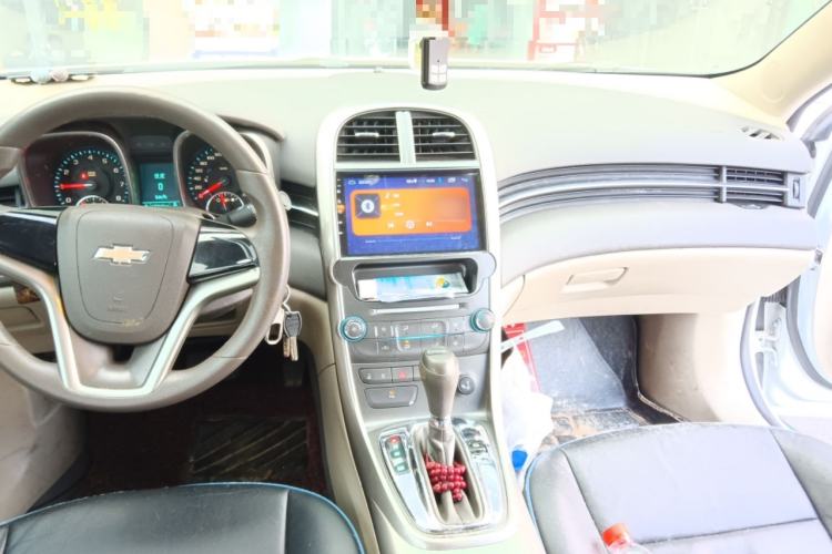 Used Chevrolet Malibu 2014 2.0L Automatic Comfort Edition Center Console