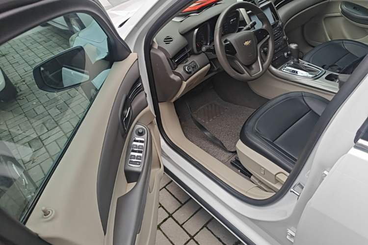 Used Chevrolet Malibu 2014 2.0L Automatic Comfort Edition Driver Seat