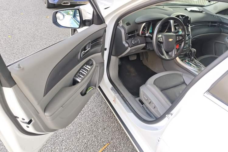 Used Chevrolet Malibu 2014 2.0L Automatic Luxury Edition Driver Seat
