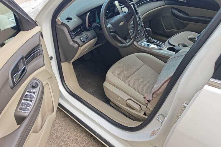 Used Chevrolet Malibu 2014 2.0L Automatic Comfort Edition Driver Seat