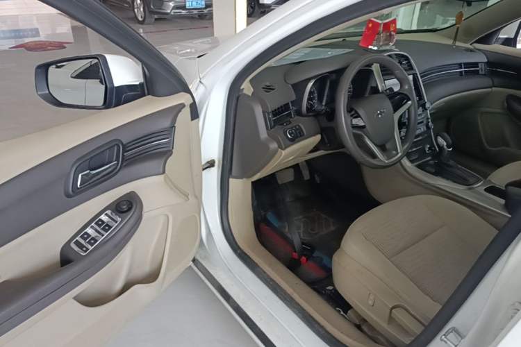 Used Chevrolet Malibu 2014 2.0L Automatic Comfort Edition Driver Seat