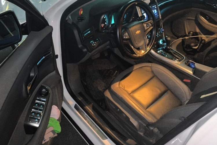 Used Chevrolet Malibu 2014 2.0L Automatic Luxury Edition Driver Seat