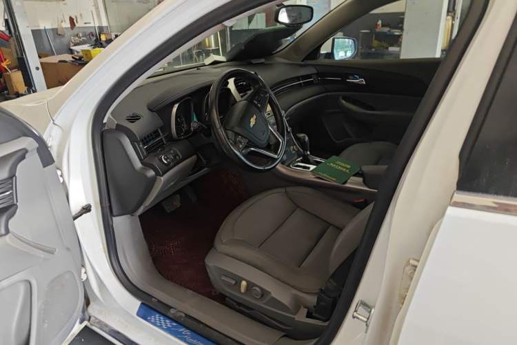 Used Chevrolet Malibu 2014 2.0L Automatic Luxury Edition Driver Seat