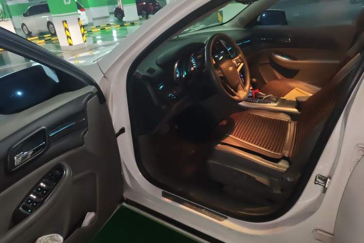 Used Chevrolet Malibu 2014 2.0L Automatic Comfort Edition Driver Seat