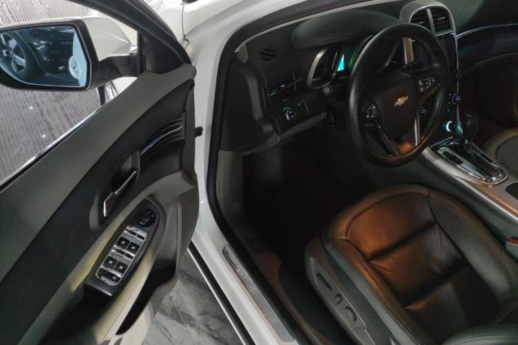 Used Chevrolet Malibu 2014 2.0L Automatic Luxury Edition Driver Seat
