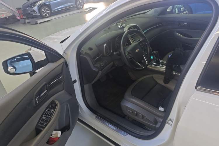 Used Chevrolet Malibu 2014 2.0L Automatic Luxury Edition Driver Seat