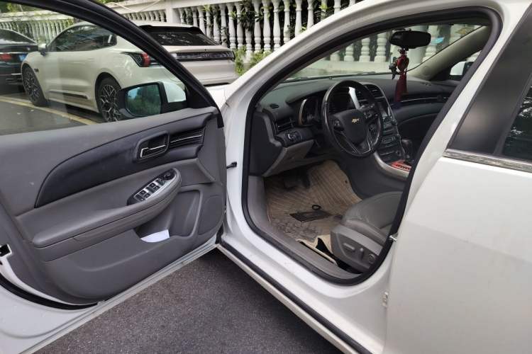 Used Chevrolet Malibu 2014 2.0L Automatic Luxury Edition Driver Seat