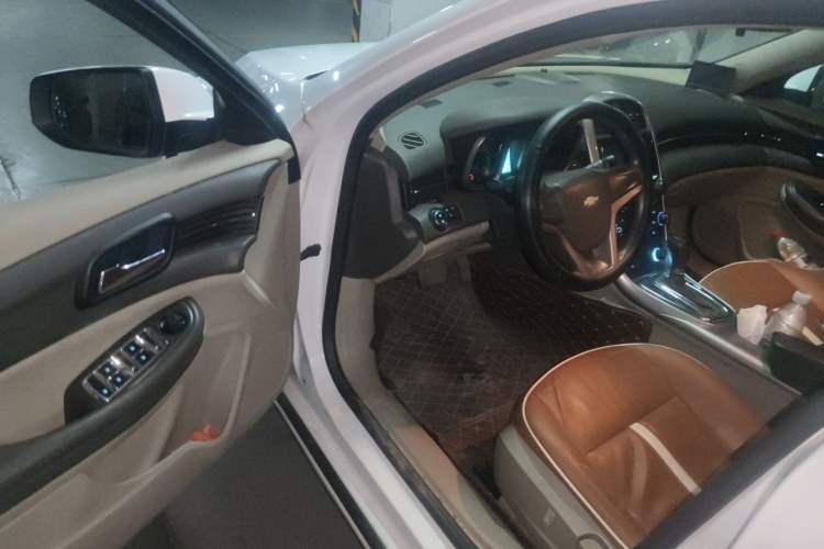 Used Chevrolet Malibu 2014 2.0L Automatic Comfort Edition Driver Seat