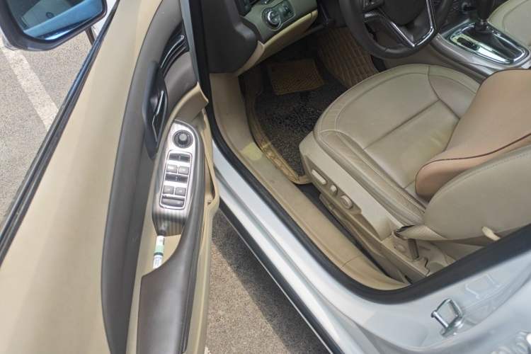 Used Chevrolet Malibu 2014 2.0L Automatic Luxury Edition Driver Seat