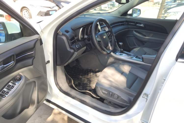 Used Chevrolet Malibu 2014 2.0L Automatic Luxury Edition Driver Seat