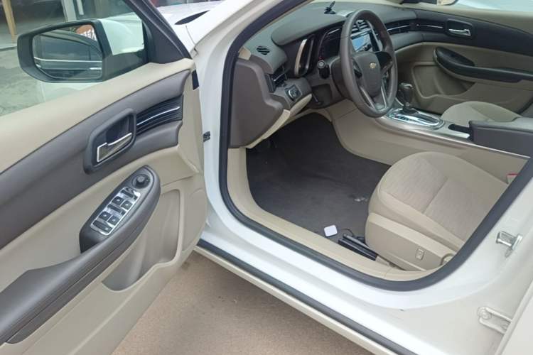 Used Chevrolet Malibu 2014 2.0L Automatic Comfort Edition Driver Seat