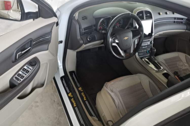 Used Chevrolet Malibu 2014 2.0L Automatic Comfort Edition Driver Seat