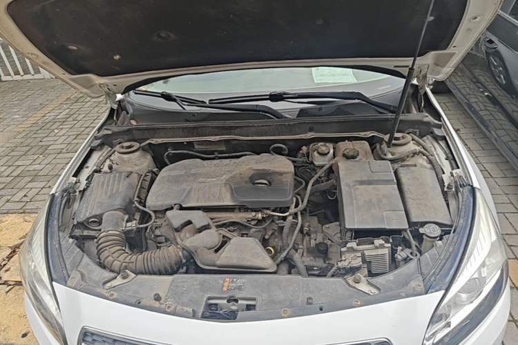 Used Chevrolet Malibu 2014 2.0L Automatic Comfort Edition Engine Bay