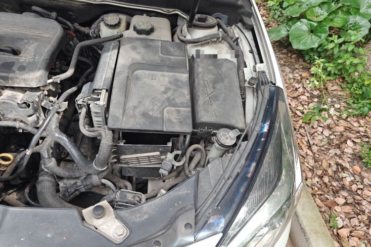Used Chevrolet Malibu 2014 2.4L Automatic Luxury Edition Engine Bay Left