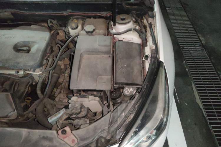 Used Chevrolet Malibu 2014 2.0L Automatic Luxury Edition Engine Bay Left