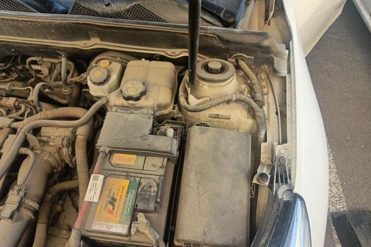 Used Chevrolet Malibu 2014 1.6T Automatic Comfort Edition Engine Bay Left
