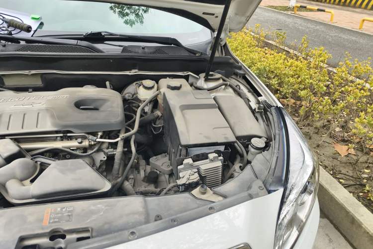 Used Chevrolet Malibu 2014 2.0L Automatic Luxury Edition Engine Bay Left