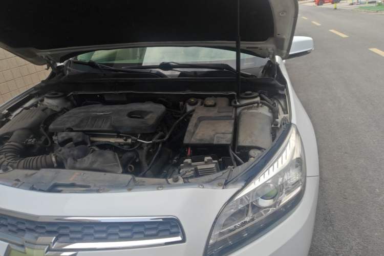 Used Chevrolet Malibu 2014 2.0L Automatic Comfort Edition Engine Bay Left
