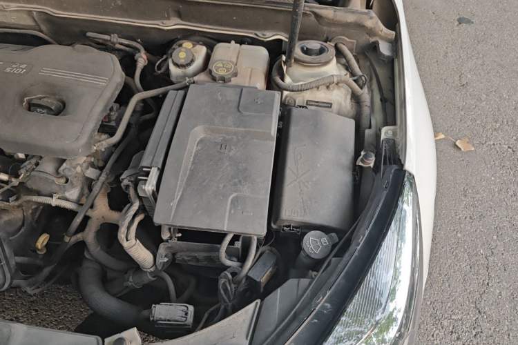 Used Chevrolet Malibu 2014 2.4L Automatic Luxury Edition Engine Bay Left
