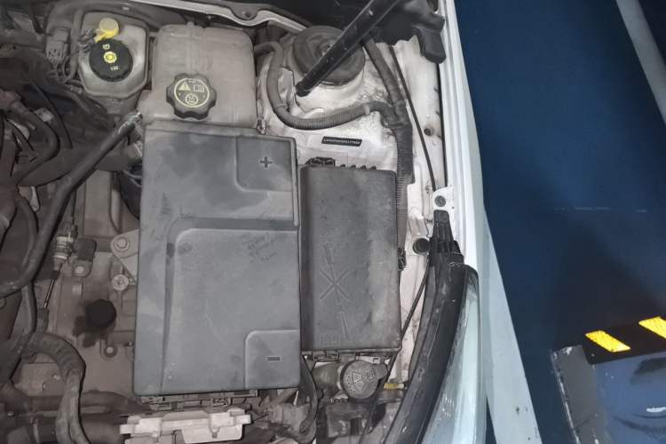 Used Chevrolet Malibu 2014 2.0L Automatic Luxury Edition Engine Bay Left