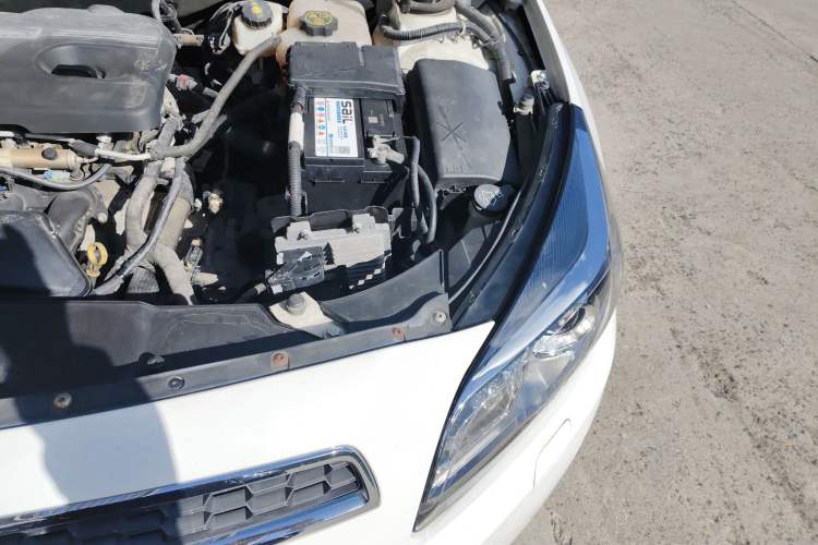 Used Chevrolet Malibu 2014 2.0L Automatic Luxury Edition Engine Bay Left